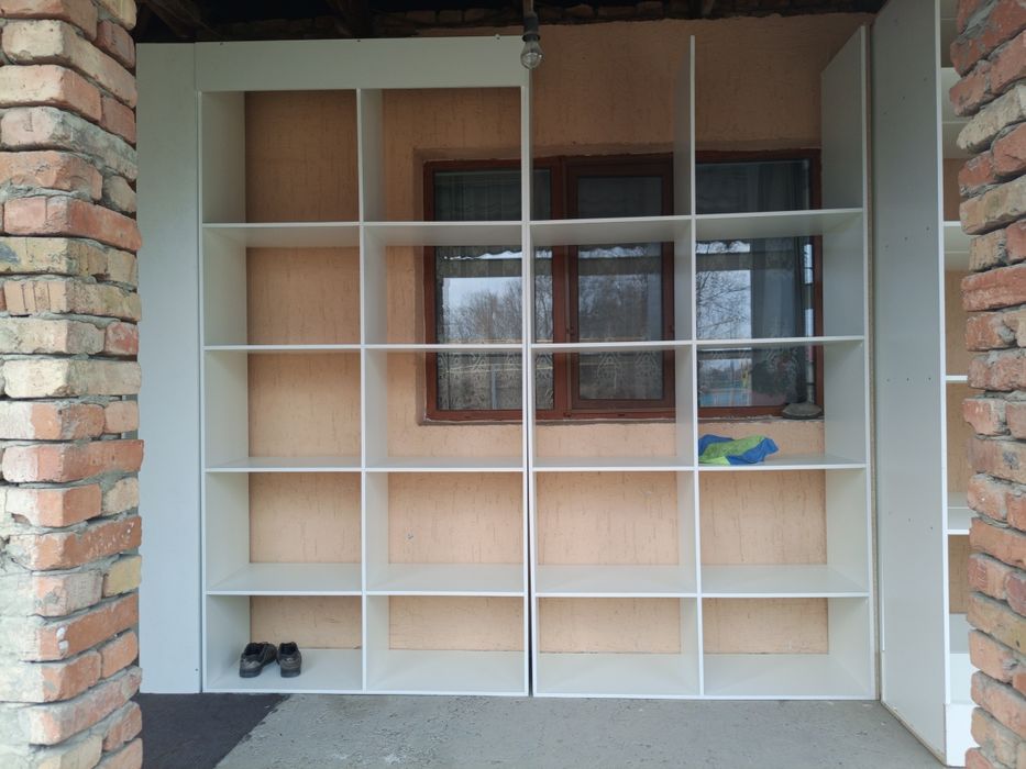 Шкаф витрина в хорошем состоянии