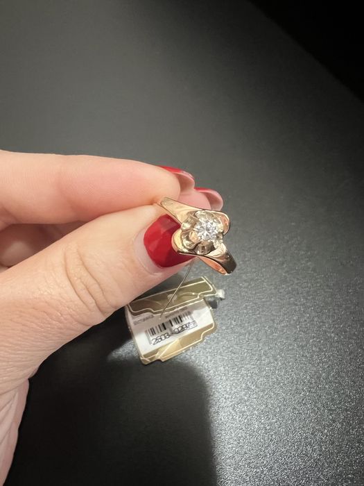 Продам золотое новое кольцо