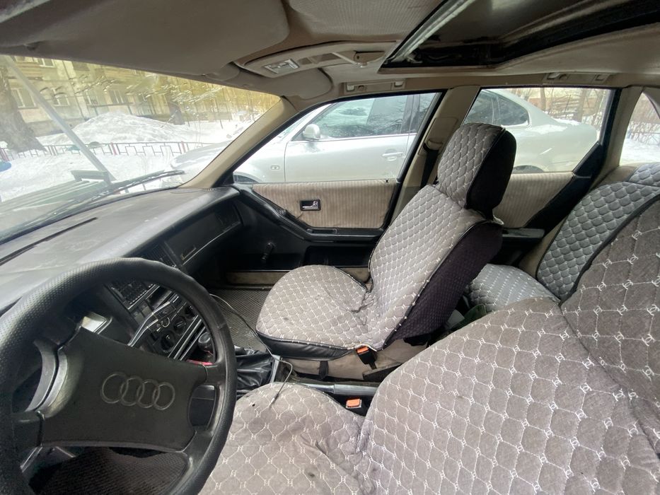 Автомобиль ауди 80