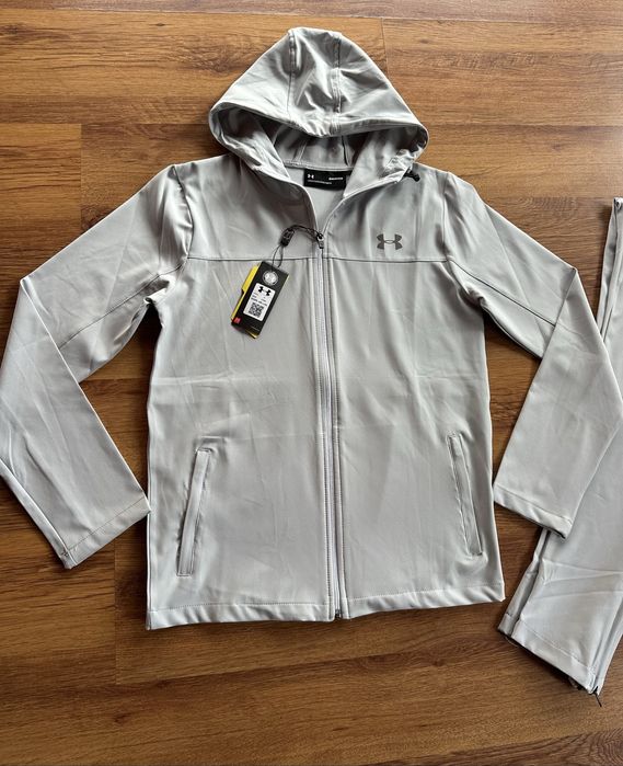 Мъжки,шушлеков екип Under Armour в сиво,с голямо лого на гърба