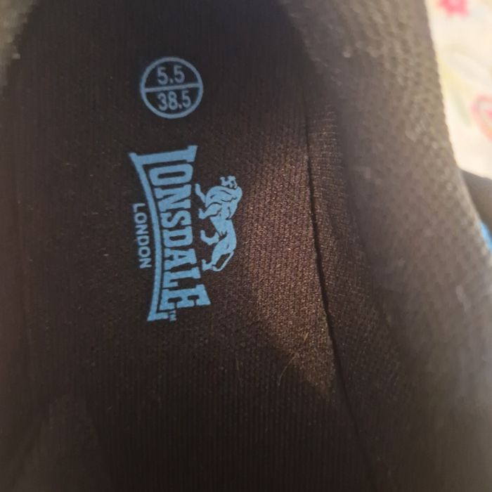 Чисто нови дамски кецове Lonsdale