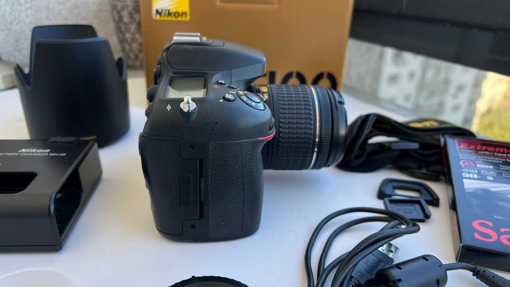 Nikon D7100 Pachet complet de accesorii - utilizat foarte putin