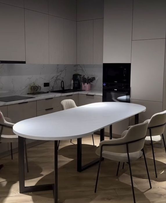 Продается стол трансформер почти новый