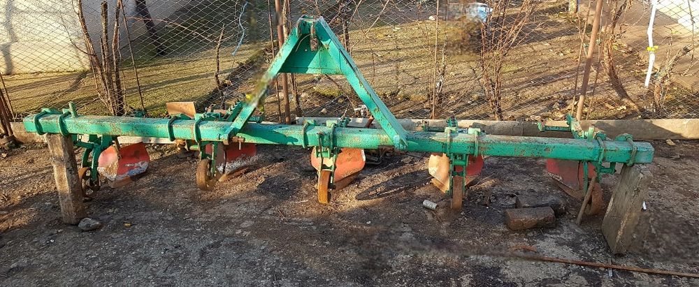 Vând tractor Fiat 411R împreună cu remorca si cultivator