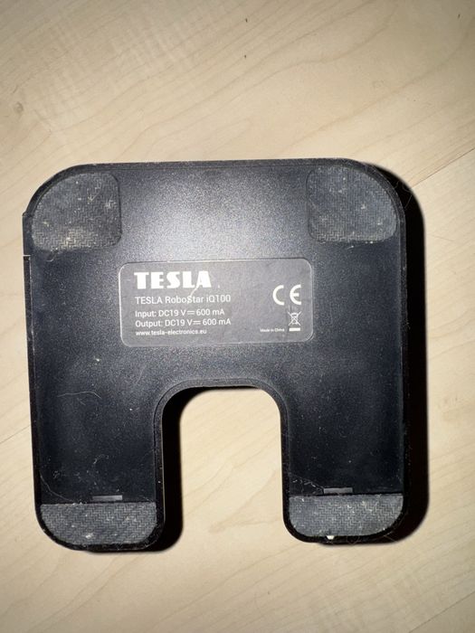 TESLA RoboStar iQ100  (aspirator inteligent)