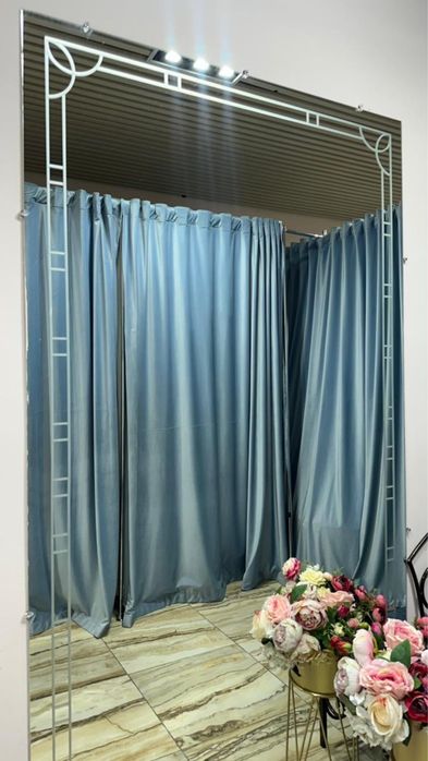 Большое настенное зеркало