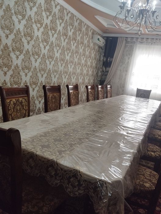 Stol va stullar, yuqori sifatli.