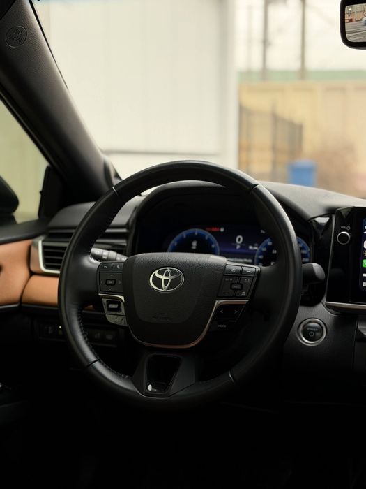 Toyota Camry Hybrid Limited