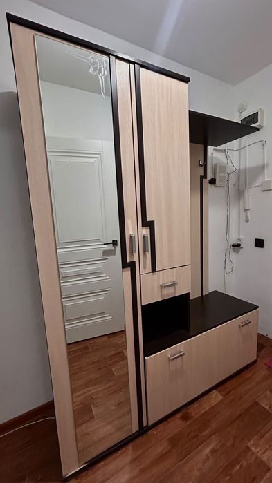 Прихожей шкаф продам
