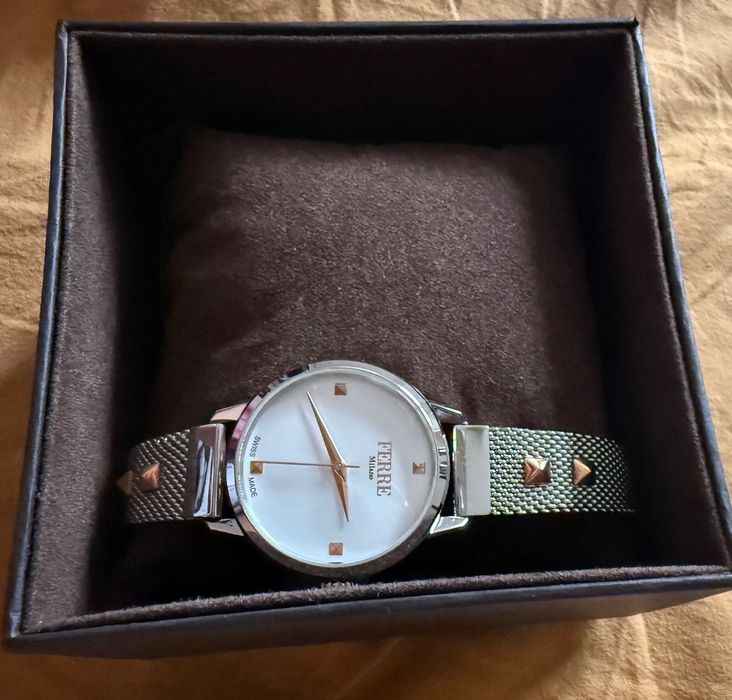 Оригинален часовник FERRE Milano нов