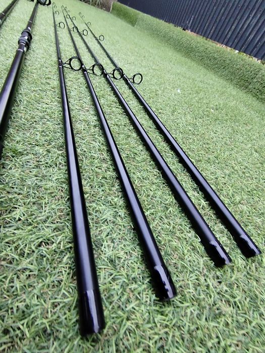 SET 4 Lansete Legend Carp 3.90 m 3.75 LBS 2 tronsoane

Produs NOU cu l