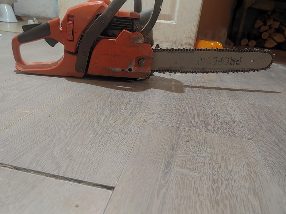 Drujbă Husqvarna  445 funcționează perfect