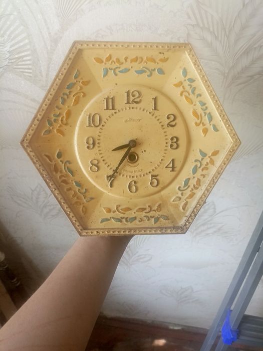 Продам часы советские маяк