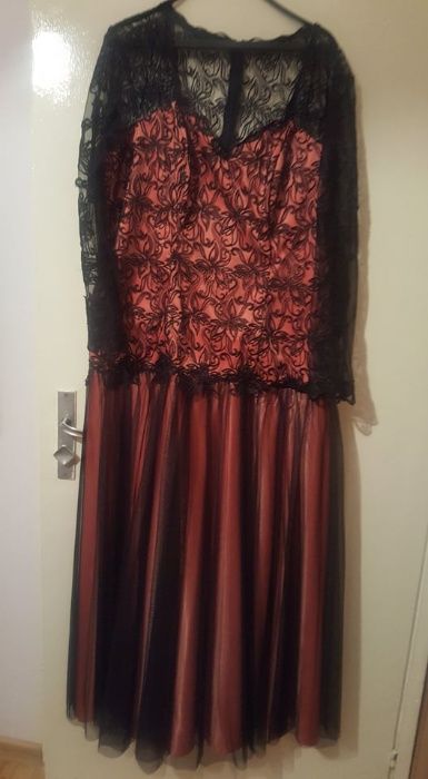 Продавам официална рокля