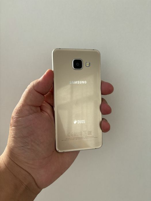 Samsung A3  2017год