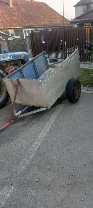 Vând motoretă cu pedale gareli,vând și remorcă pe o axă