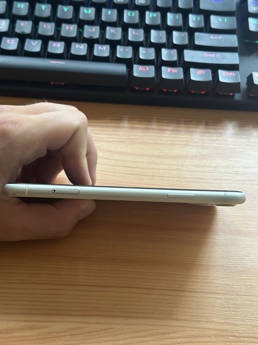 iPhone 11 100% 64GB