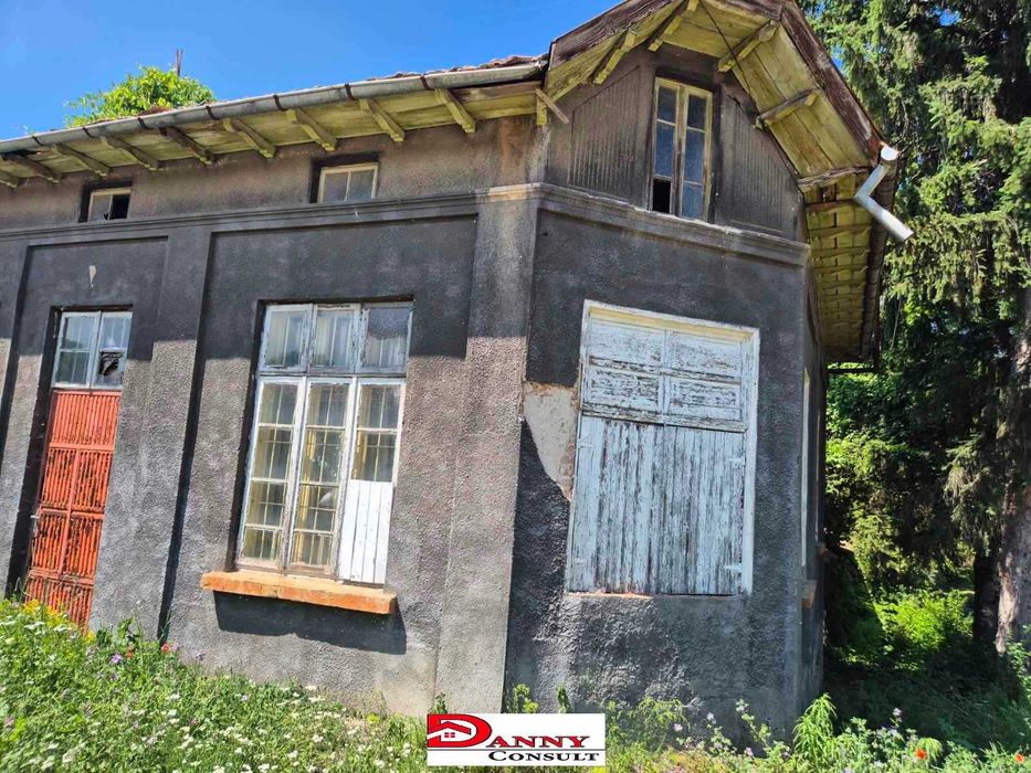 Къща със 7480 кв.м. двор в с. Дъскот, общ. Павликени