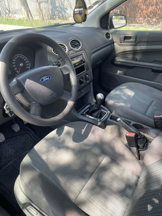 Ford Focus 2005 berlina cu hayon