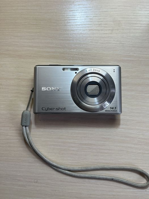 Цифровая камера (Sony Cybershot)
