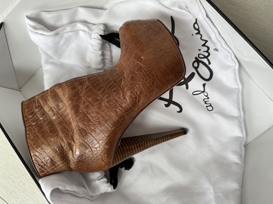 Alice & Olivia ankle boots crocodile leather