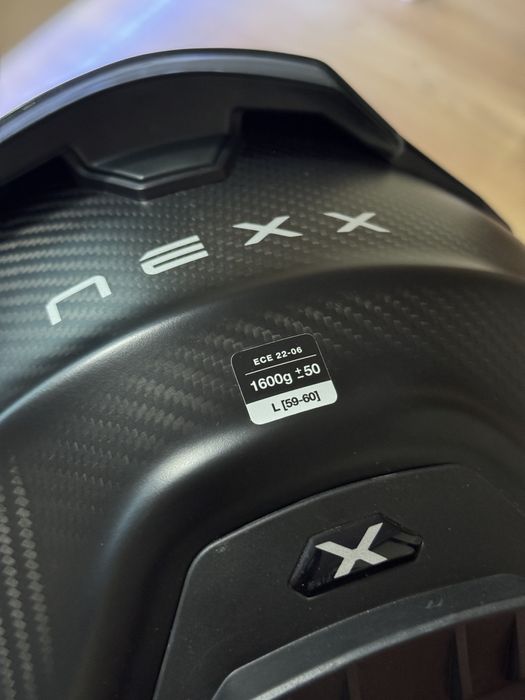 Nexx каска карбонова L