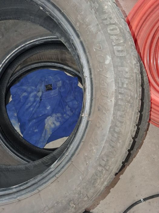 De vânzare 3 anvelope  205/60 R16