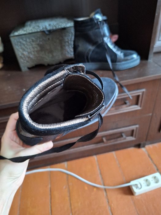 Спортивные ботинки