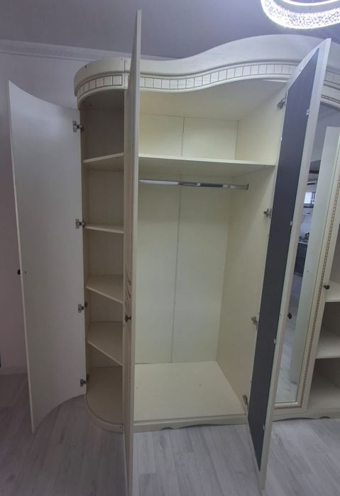 Продам спальный горнитура