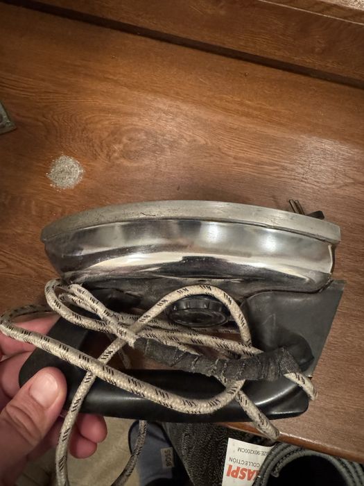 Советский утюг в рабочем состоянии