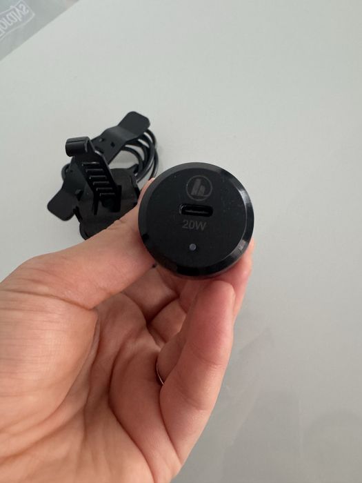 Wireless car mobile phone charger Hama