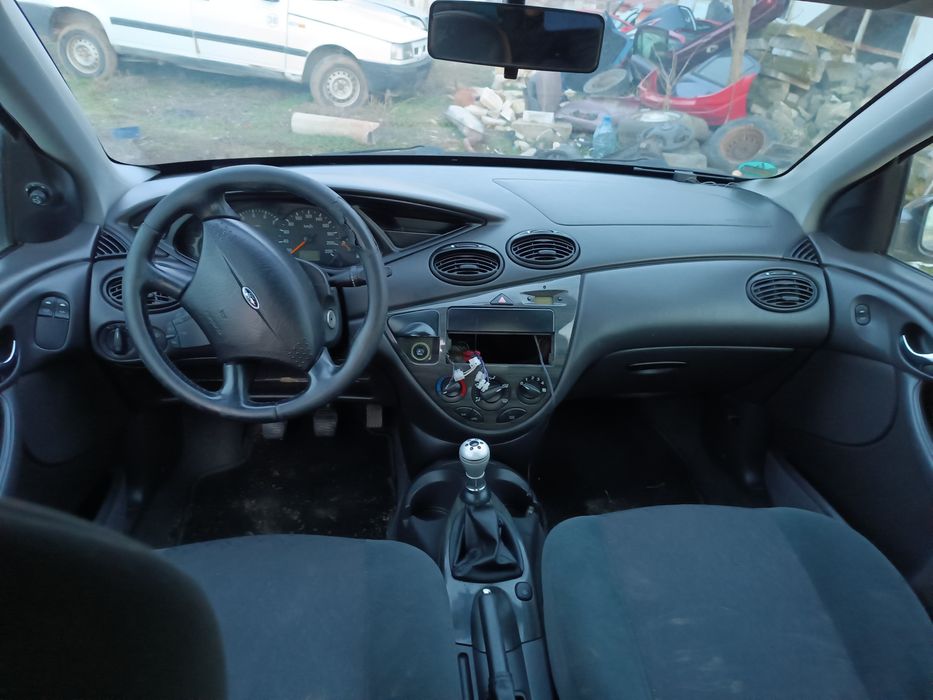 Ford Focus 1.6i бензин на Части