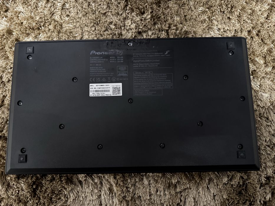 Vând consolă Pioneer DDJ200 în stare bună fără defecte ascunse.
