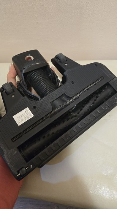 Безкабелна прахосмукачка Bosch, за части . Повредена е главата.