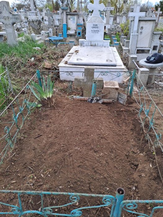 OFERTA! cimitirul Eternitatea Galati donez vand loc de veci.