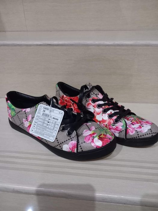 Нови кожени дамски кецове  39н.