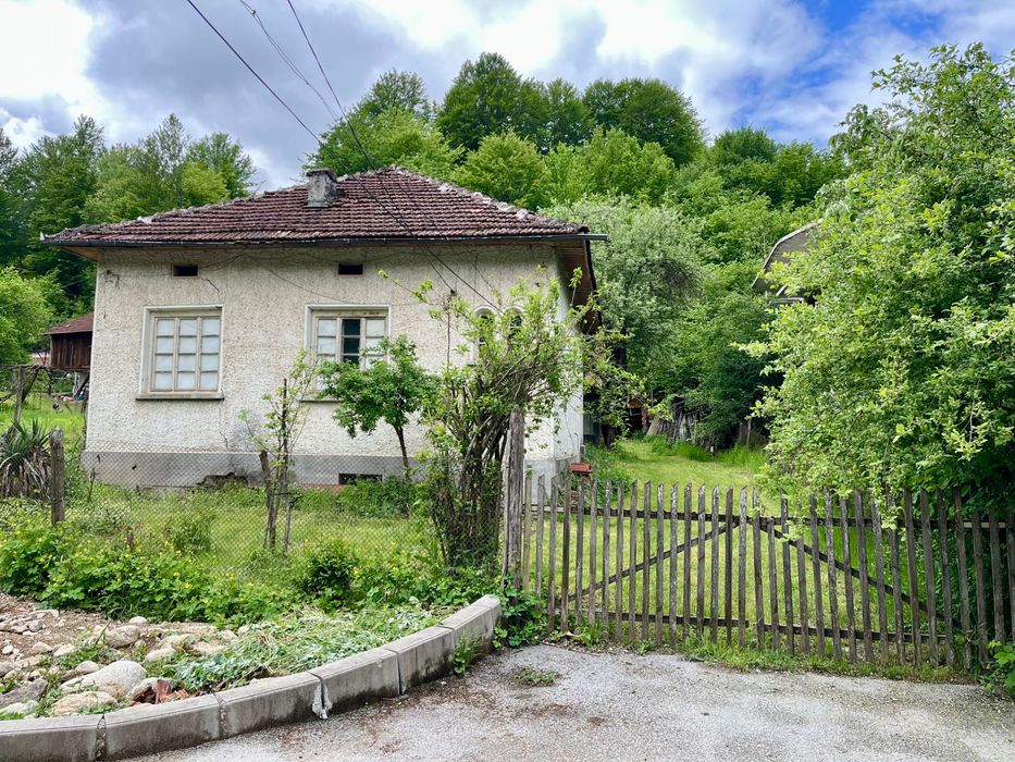 Продава се къща в село Рибарица