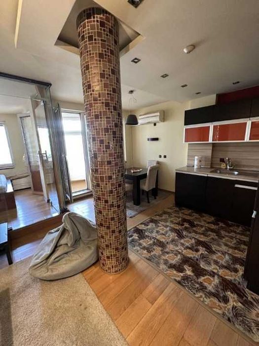 Дава се под наем Двустаен апартамент в София, Център - 59 кв.м за 598.23 € - Снимка #1