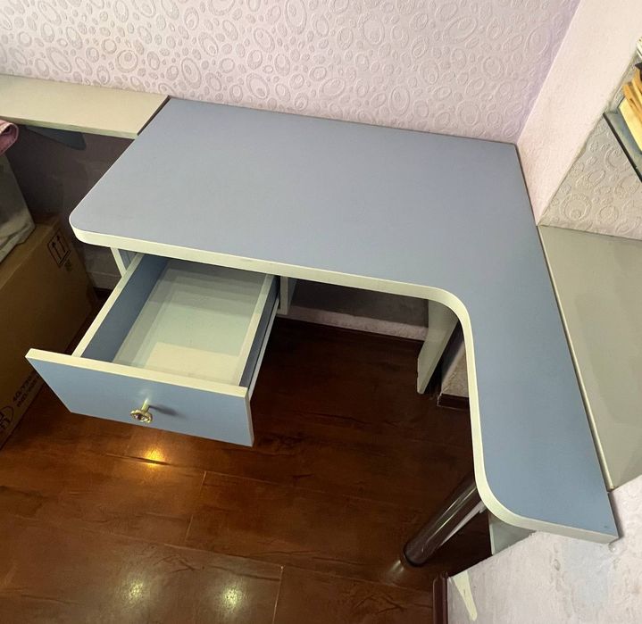 Письменный, компьютерный стол