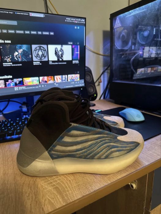 Adidas yezzy quantum