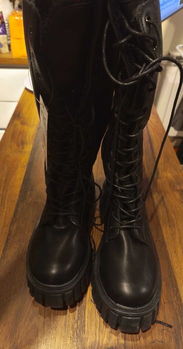 Топли ботуши  номер 38 58 лв.