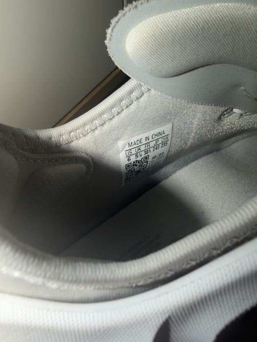 Кроссовки Adidas