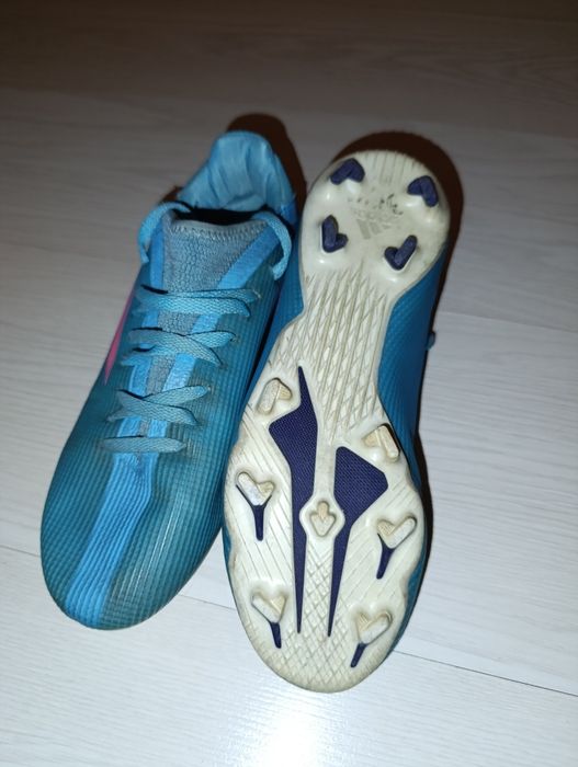 Детски футболни бутонки