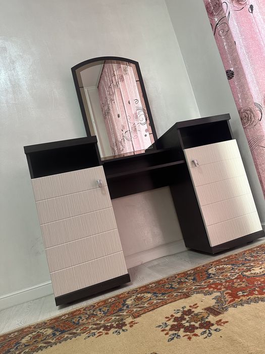 Туалетный столик