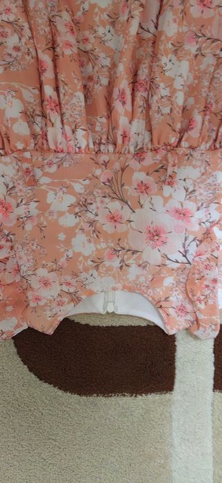 Детска рокля в прасковено