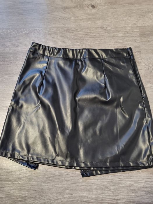 Дамска черна кожа пола Л размер