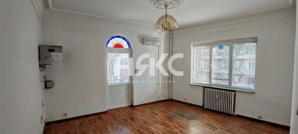 Продава се Многостаен апартамент в София, Център - 171 кв.м за 1983 €/кв.м - Снимка #1