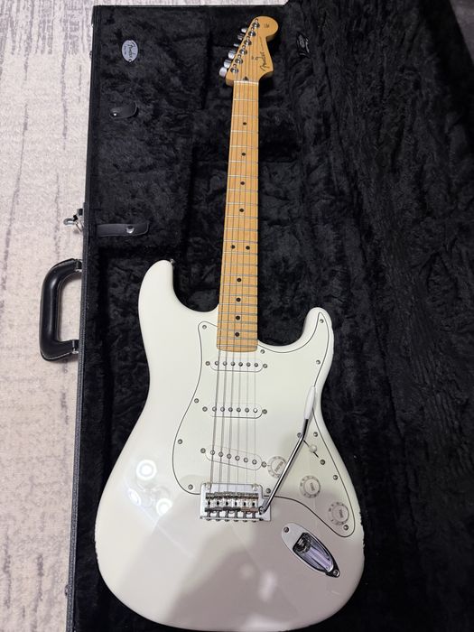 Fender Stratocaster + Line 6 Spider Jam+ Case Fender