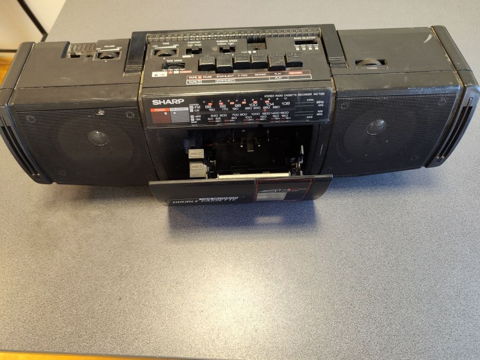 Sharp WQ-T222H(BK), un radio-casetofon stereo