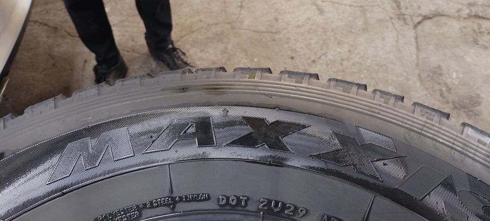 Продам резину MAXXIS